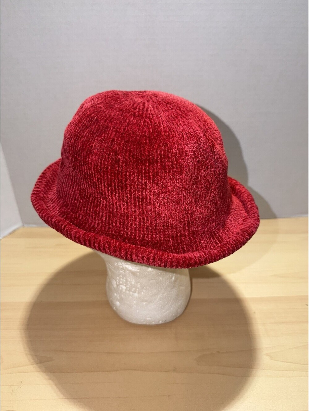 ARIS Holiday Red Women’s Cloche Style Hat One Size 80% Rayon 20% Acrylic Soft
